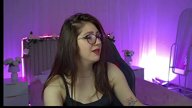 Snapshot of Mary_Miiller chatting on December 2025 12:36:02 PM Mary Miiller online show from December 2025 12:36:02 PM