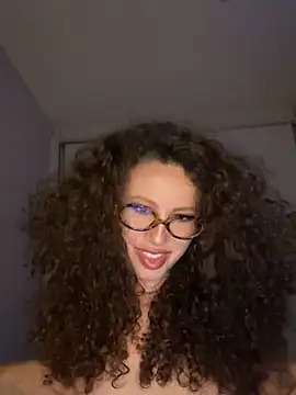 Snapshot of JhenneRouge chatting on November 2025 01:27:01 AM JhenneRouge online show from November 2025 01:27:01 AM