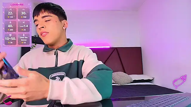 Lucass love online show from September 2025 01:11:02 PM