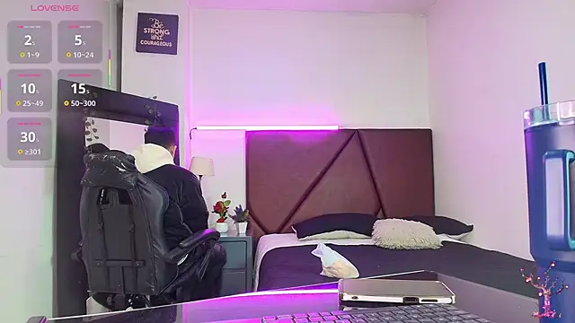 Lucass love online show from October 2025 01:23:01 PM