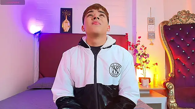 Lucass love online show from April 2026 01:04:01 PM