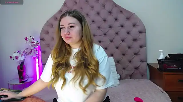 Snapshot of _Agata_ chatting on June 2026 06:08:01 AM Agata online show from June 2026 06:08:01 AM