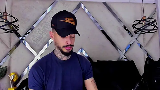 VinzenzRizzo online show from November 2025 05:06:02 AM