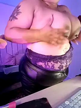 Snapshot of AndreaKinky chatting on September 2025 08:13:02 AM AndreaKinky online show from September 2025 08:13:02 AM