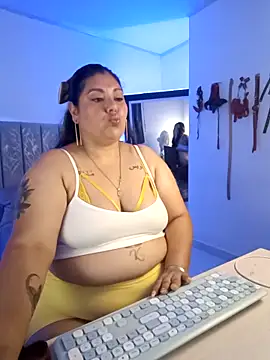 Snapshot of AndreaKinky chatting on October 2025 08:02:02 AM AndreaKinky online show from October 2025 08:02:02 AM