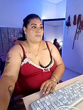 Snapshot of AndreaKinky chatting on October 2025 09:37:01 PM AndreaKinky online show from October 2025 09:37:01 PM