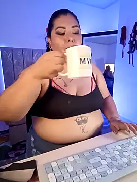 Snapshot of AndreaKinky chatting on November 2025 08:24:01 AM AndreaKinky online show from November 2025 08:24:01 AM