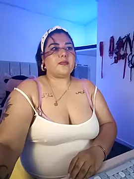 Snapshot of AndreaKinky chatting on November 2025 08:11:02 AM AndreaKinky online show from November 2025 08:11:02 AM