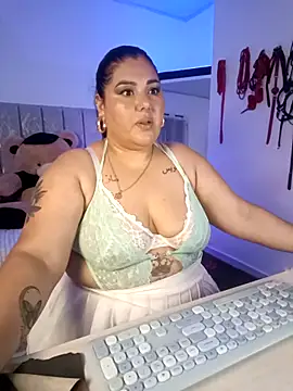 Snapshot of AndreaKinky chatting on November 2025 08:14:02 AM AndreaKinky online show from November 2025 08:14:02 AM