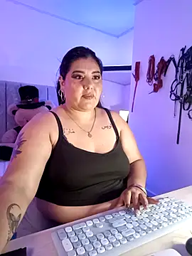 Snapshot of AndreaKinky chatting on November 2025 08:24:01 AM AndreaKinky online show from November 2025 08:24:01 AM