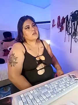 Snapshot of AndreaKinky chatting on November 2025 08:25:02 AM AndreaKinky online show from November 2025 08:25:02 AM