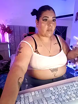 Snapshot of AndreaKinky chatting on December 2025 08:12:02 AM AndreaKinky online show from December 2025 08:12:02 AM