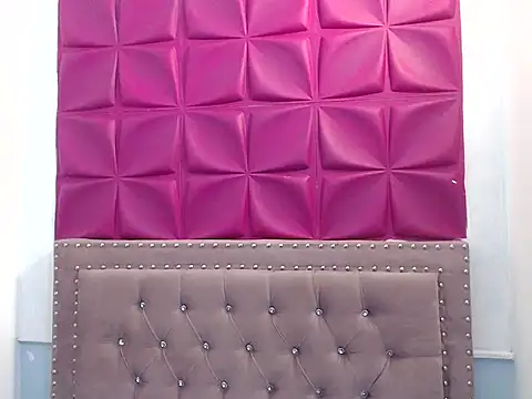 LyaCooper online show from September 2025 02:39:02 PM