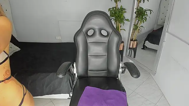 Alix 18  online show from October 2025 11:44:02 AM