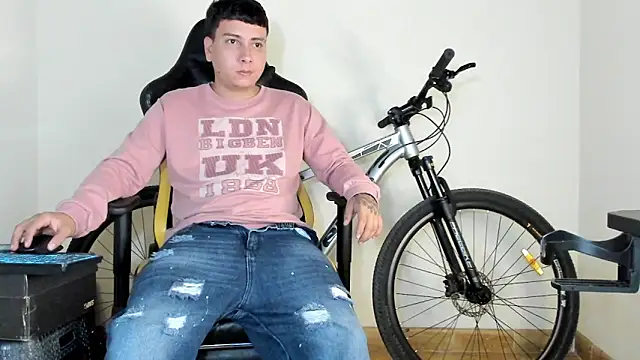 HELLSTAR online show from October 2025 05:30:01 AM