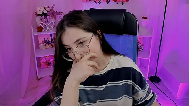 VirtuallVoyant online show from September 2025 05:11:02 AM