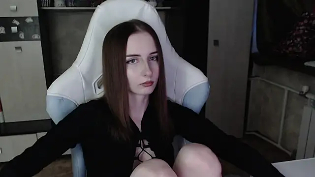 Cutti Crystal online show from November 2025 01:28:01 AM