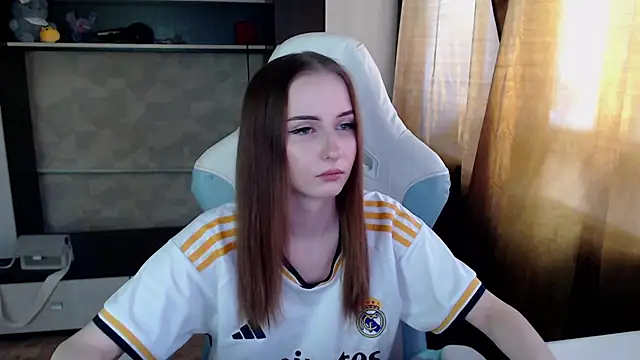 Cutti Crystal online show from February 2026 05:16:02 AM