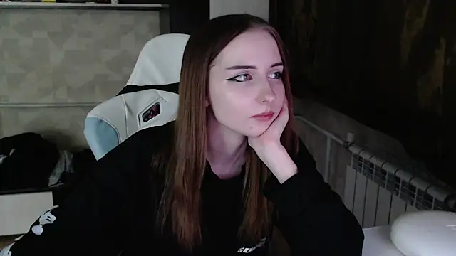 Cutti Crystal online show from February 2026 09:46:01 PM