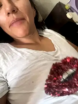 Snapshot of Huitaca_ chatting on October 2025 02:23:02 PM Huitaca online show from October 2025 02:23:02 PM