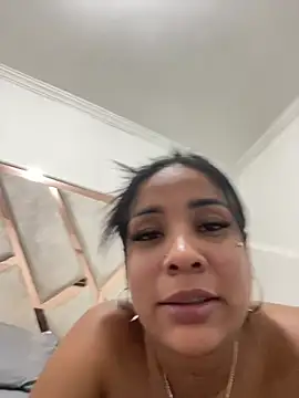 Snapshot of MarianaaSantos chatting on May 2026 06:09:02 AM MarianaaSantos online show from May 2026 06:09:02 AM