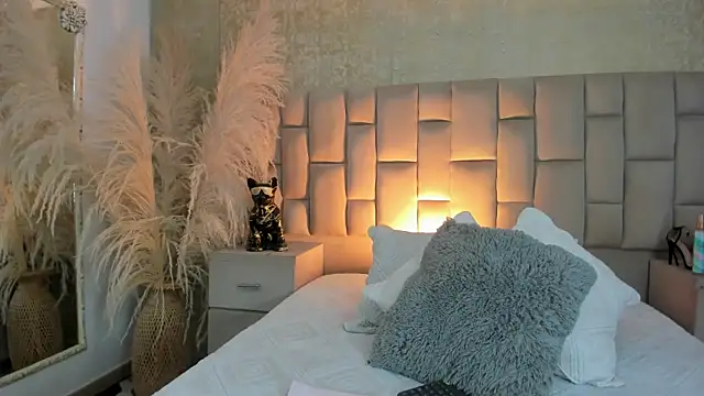 cloesummerr  online show from January 2026 02:00:01 PM