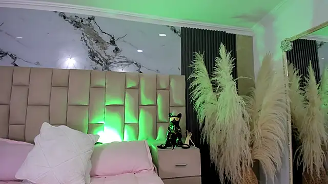 cloesummerr  online show from April 2026 12:31:01 PM