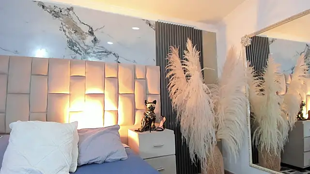 cloesummerr  online show from April 2026 01:13:01 PM