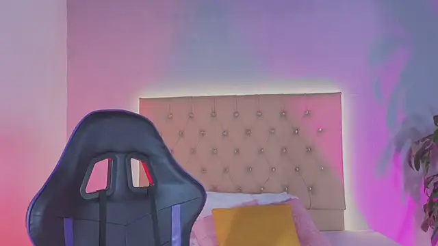 Zafiro  Brown online show from November 2025 12:04:01 PM