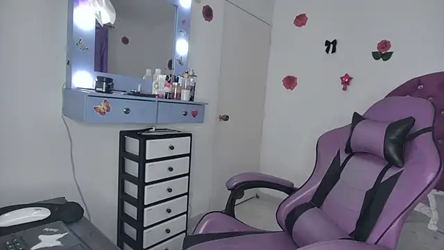 Snapshot of soffy_rosses chatting on June 2026 03:34:01 AM soffy rosses online show from June 2026 03:34:01 AM