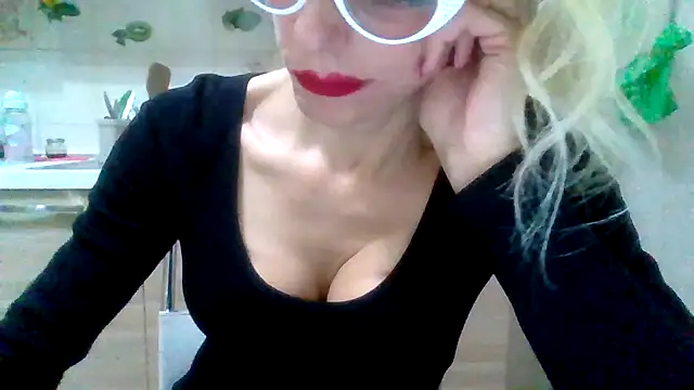 Kelly80 online show from October 2025 04:19:02 PM