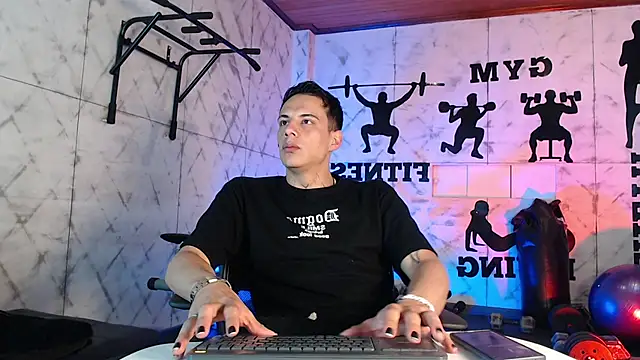 Snapshot of Dustin_Sonne chatting on June 2026 03:40:01 AM Dustin Sonne online show from June 2026 03:40:01 AM