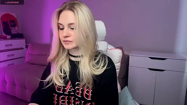 Snapshot of Sofia_Kenwood chatting on February 2026 06:26:01 AM Sofia Kenwood online show from February 2026 06:26:01 AM