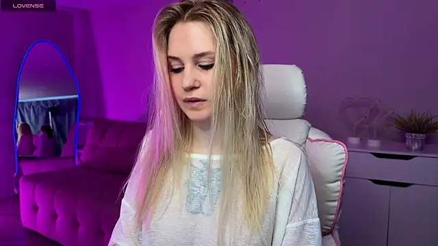 Snapshot of Sofia_Kenwood chatting on April 2026 03:05:01 AM Sofia Kenwood online show from April 2026 03:05:01 AM