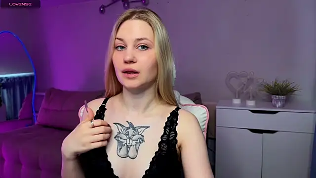 Snapshot of Sofia_Kenwood chatting on April 2026 03:44:02 AM Sofia Kenwood online show from April 2026 03:44:02 AM