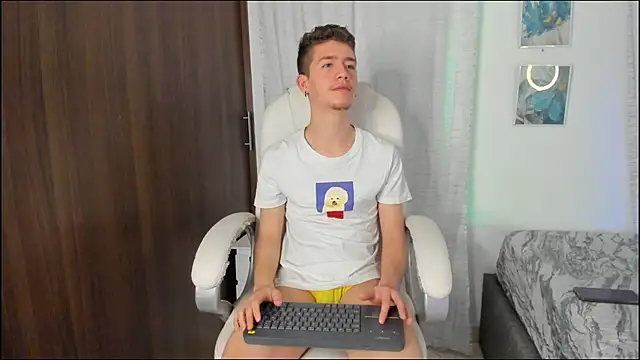 ThiagooJames online show from October 2025 02:42:02 AM