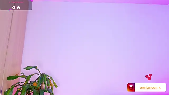 Snapshot of onlyemily_ chatting on April 2026 01:18:02 AM onlyemily online show from April 2026 01:18:02 AM