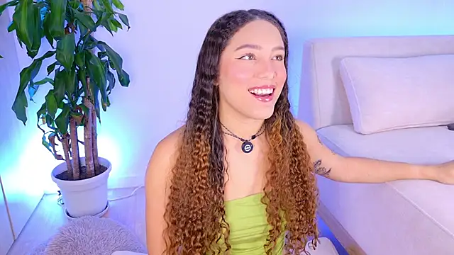 Snapshot of onlyemily_ chatting on May 2026 01:12:01 AM onlyemily online show from May 2026 01:12:01 AM