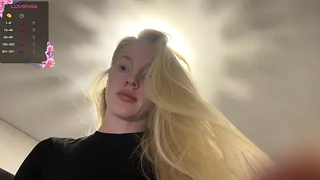 Snapshot of Elizabeth_Mitchel chatting on October 2025 04:05:02 PM Elizabeth Mitchel online show from October 2025 04:05:02 PM