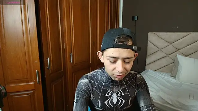 Aleecandrews online show from October 2025 07:37:01 PM