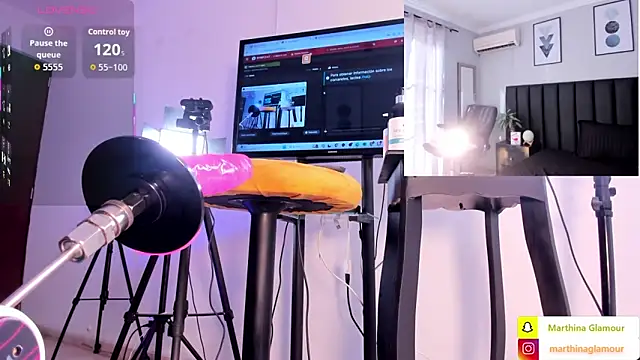 Marthina online show from December 2025 01:39:02 PM