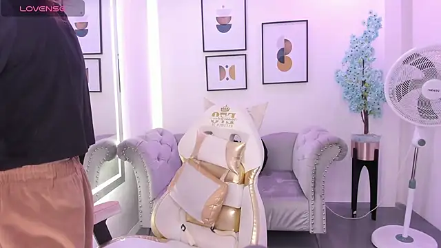 Alicia leclair online show from December 2025 07:31:02 PM