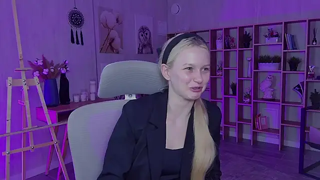 Snapshot of AvaDaviis chatting on September 2025 10:28:02 AM AvaDaviis online show from September 2025 10:28:02 AM