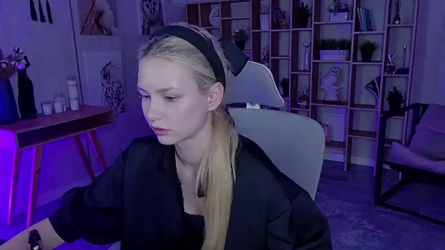 Snapshot of AvaDaviis chatting on September 2025 10:49:02 AM AvaDaviis online show from September 2025 10:49:02 AM