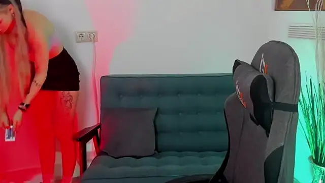 Snapshot of AvaDaviis chatting on October 2025 01:42:02 PM AvaDaviis online show from October 2025 01:42:02 PM