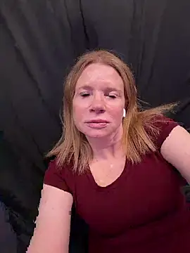 JulieHolliday online show from May 2026 07:45:02 PM
