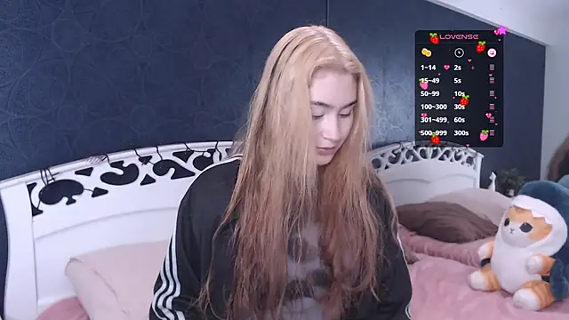 Lili Luuu online show from October 2025 04:15:01 AM