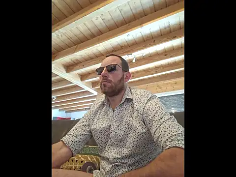 Snapshot of BrunJulienMetis chatting on January 2026 12:07:01 PM BrunJulienMetis online show from January 2026 12:07:01 PM