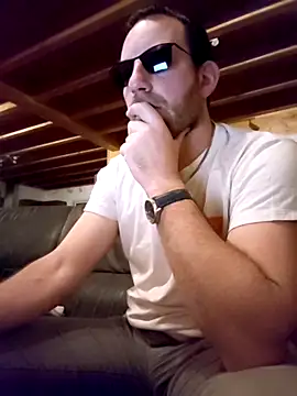 Snapshot of BrunJulienMetis chatting on February 2026 08:03:02 PM BrunJulienMetis online show from February 2026 08:03:02 PM