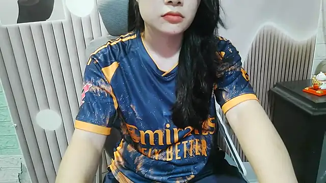 Emachiii online show from September 2025 01:22:01 PM